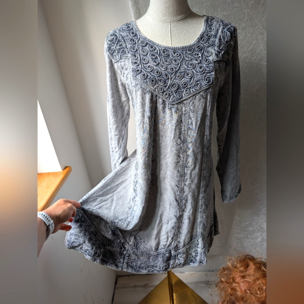 Rayon VTG Boho Long Sleeve Swirl Embroidered Velvet Long Sleeve Back Tie